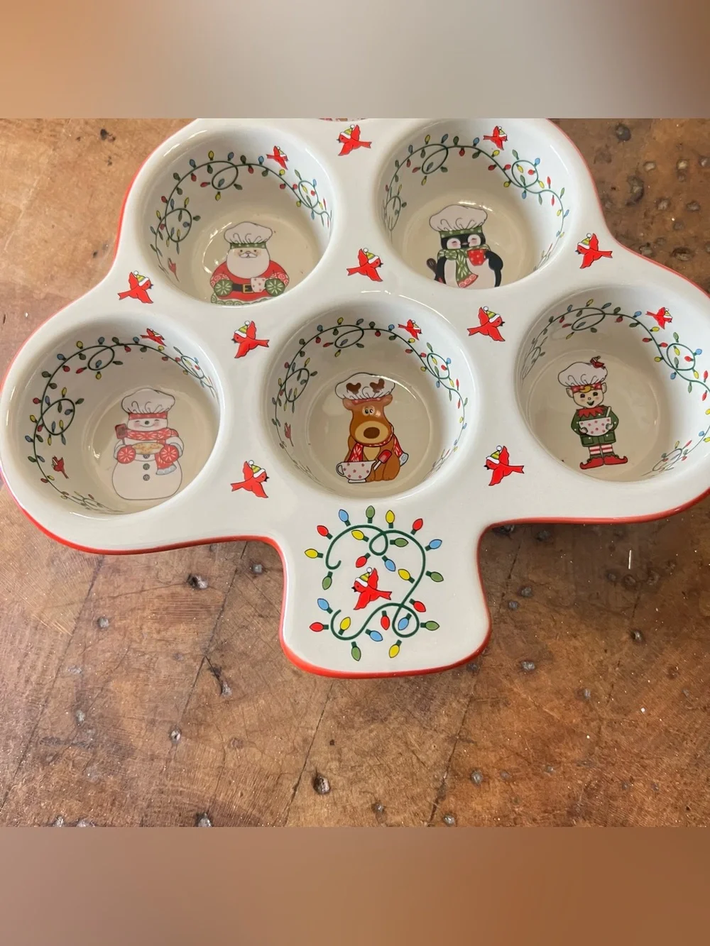 Temp-tations by Tara Christmas Nostalgic Figural 6-Cup Muffin Pan Red Birds